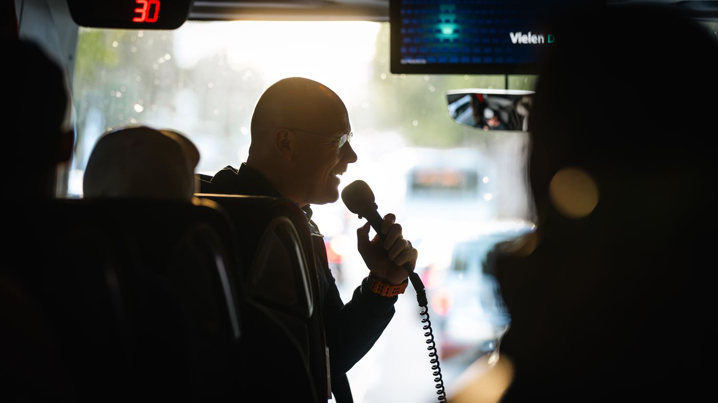 Am Busmikrofon